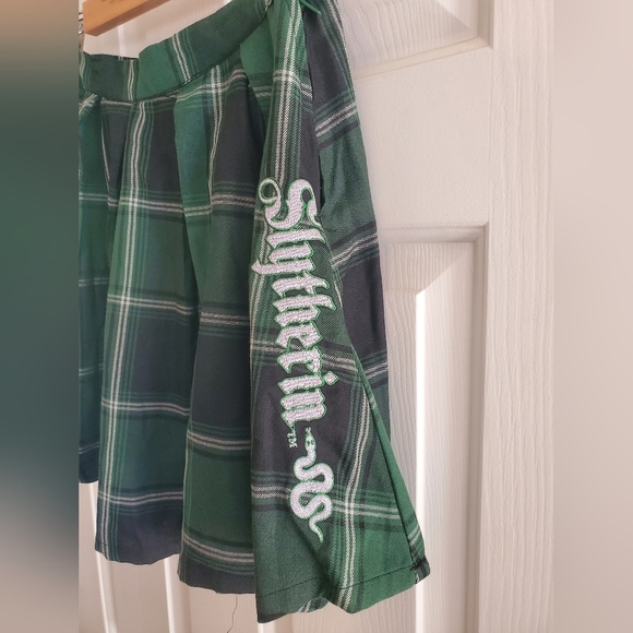 NWT Hot topic Harry Potter Slytherin Pleated Skirt Size S - Picture 2 of 7